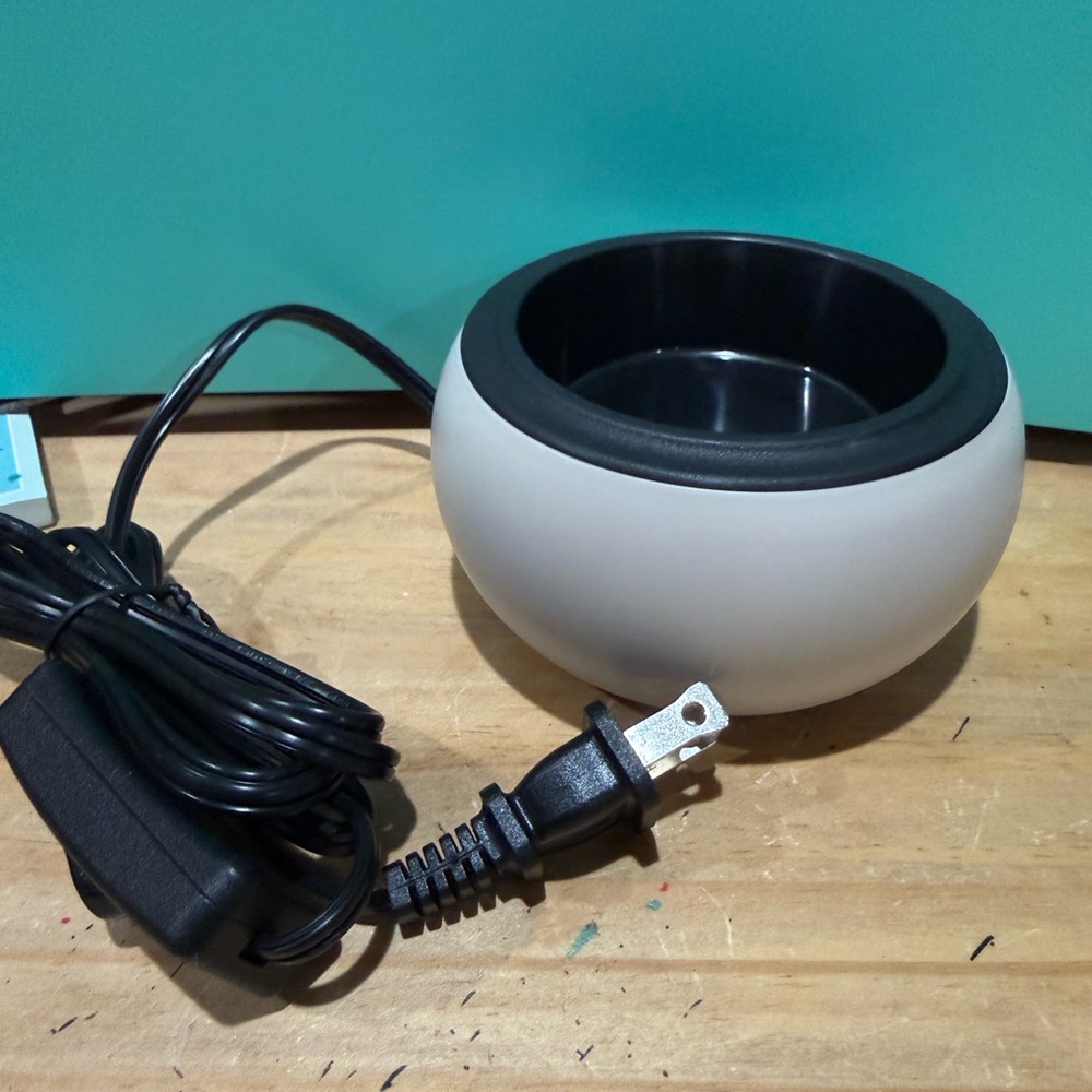 New Scentsy Taupe Mod Warmer